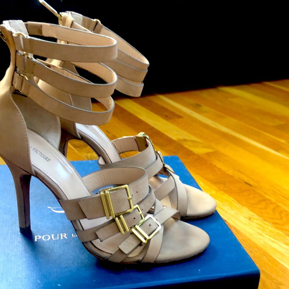 Pour la Victoire Nubuck Sandals